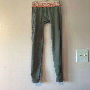 Gym shark leggings